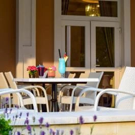 Arcanum Hotel Békéscsaba - Medence/kert