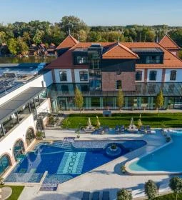 Bordűr Wellness Hotel és Szőnyegmúzeum