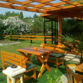 Minilux Apartman Berekfürdő - Medence/kert