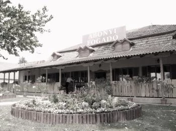 Abonyi Fogadó étterme Bócsa