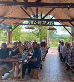 Hintóvölgye Retro Terasz & Borétterem