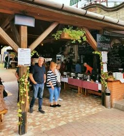 Hintóvölgye Retro Terasz & Borétterem