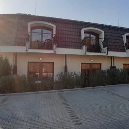 Margaréta Apartmanház Bogács - Medence/kert