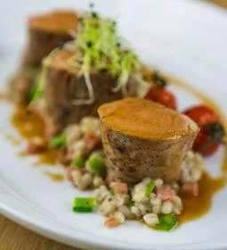 Apacuka Étterem Kávéház Varieté