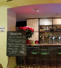 Apacuka Étterem Kávéház Varieté