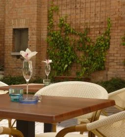 Apacuka Étterem Kávéház Varieté