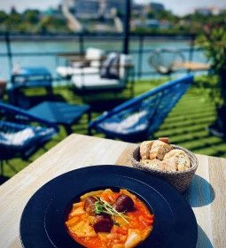 BOATanic Terrace & Bar