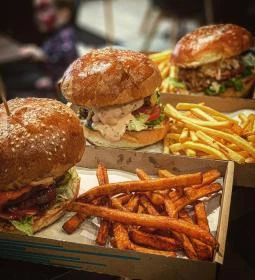 Burgerilla - Lurdy Ház