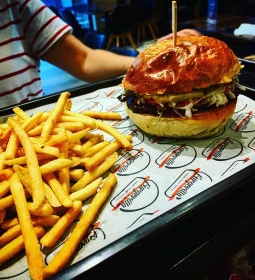 Burgerilla - Lurdy Ház