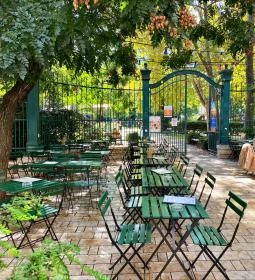 Csendes Társ Winebar & Garden