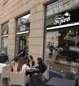 Cserpes Tejivó - Corvin köz