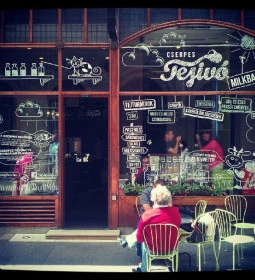 Cserpes Tejivó - Corvin köz