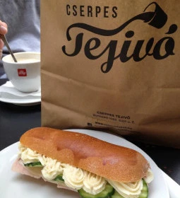 Cserpes Tejivó - Corvin köz