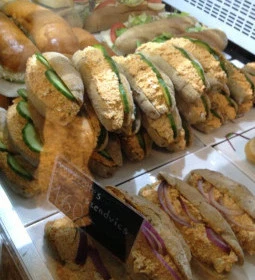 Cserpes Tejivó - Corvin köz