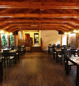 Gulliver Étterem, Pizzéria, Kávézó