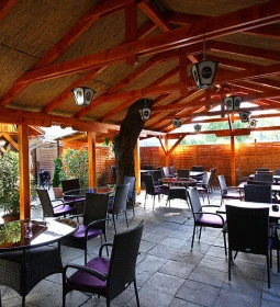 Gulliver Étterem, Pizzéria, Kávézó