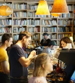 Kelet Kávézó & Galéria