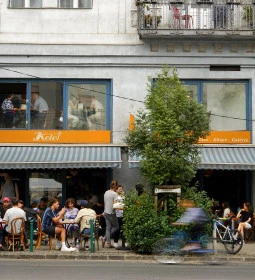 Kelet Kávézó & Galéria