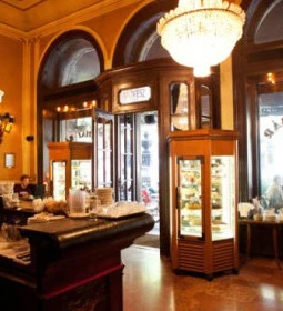 Művész Kávéház & Cukrászda