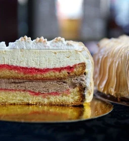 Piazza di Francesco Kávéház-Cukrászda