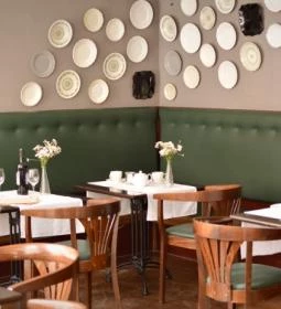 Stelázsi Kávézó, Étterem & Borbár