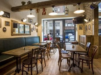 á table! - Madách tér Budapest