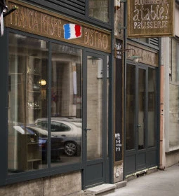 á table! - Madách tér