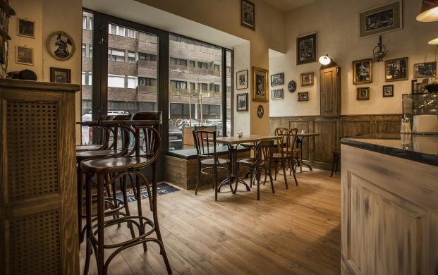 à table madách tér budapest jártál már itt? olvass ...