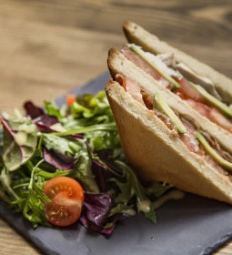 á table! - Madách tér