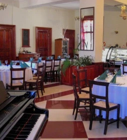 Új Tündérkert Étterem & Kávéház