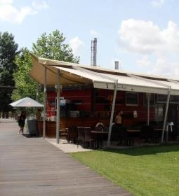 Vakvarjú Beach Bistro