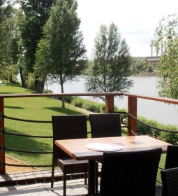 Vakvarjú Beach Bistro