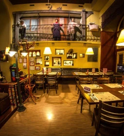 Vakvarjú Étterem - Pest