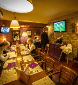 Vakvarjú Étterem - Pest