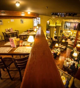 Vakvarjú Étterem - Pest