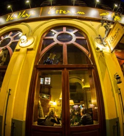 Vakvarjú Étterem - Pest