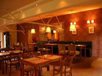 Vakvarjú Vendéglő - Buda Budapest