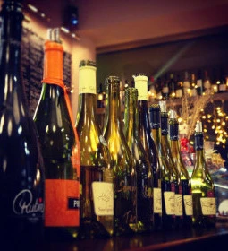 Vinowonka Csokoládé & Borbár