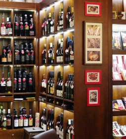 Vinowonka Csokoládé & Borbár