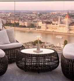 White Raven Skybar & Lounge