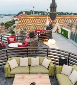 White Raven Skybar & Lounge