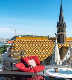 White Raven Skybar & Lounge