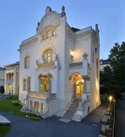 Zsolnay Gyűjtemény a ResoArt Villában