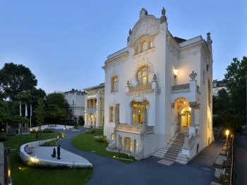 Zsolnay Gyűjtemény a ResoArt Villában Budapest