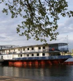 Aquamarina Gőzhajó Hotel