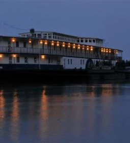 Aquamarina Gőzhajó Hotel