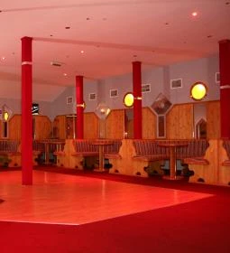 Aquamarina Gőzhajó Hotel