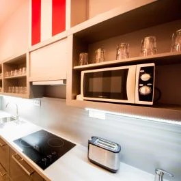 Full Moon Budapest - Vendéglátás