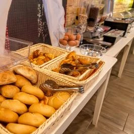 Full Moon Budapest - Vendéglátás