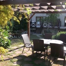 Helios Panzió Budapest - Medence/kert